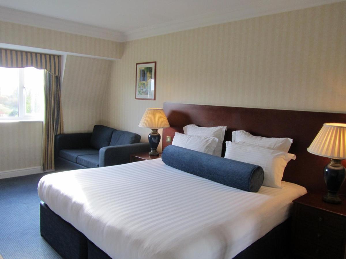 Windmill Village Hotel, Golf Club & Spa, BW Signature Collection Ковънтри Екстериор снимка