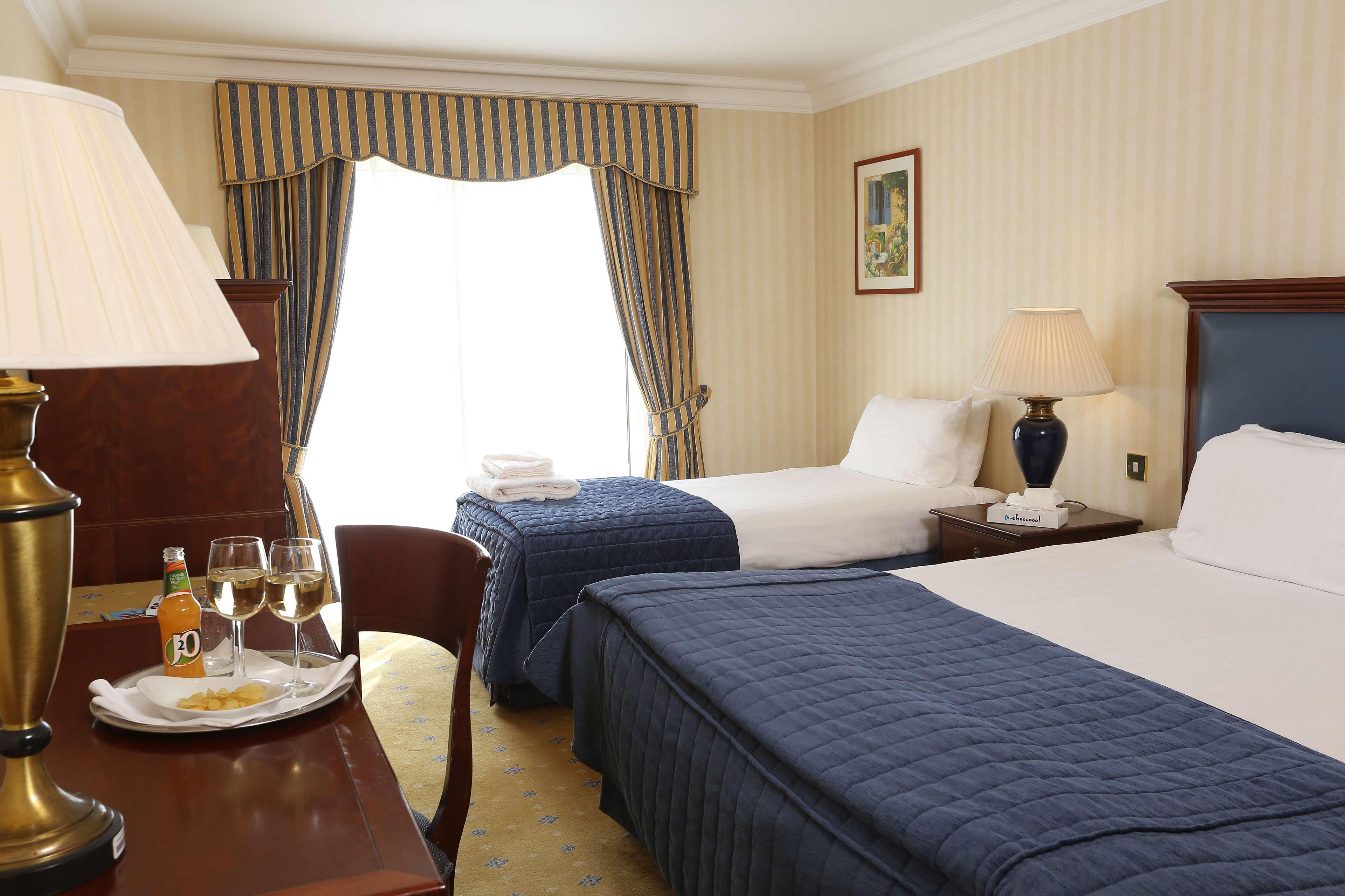 Windmill Village Hotel, Golf Club & Spa, BW Signature Collection Ковънтри Екстериор снимка