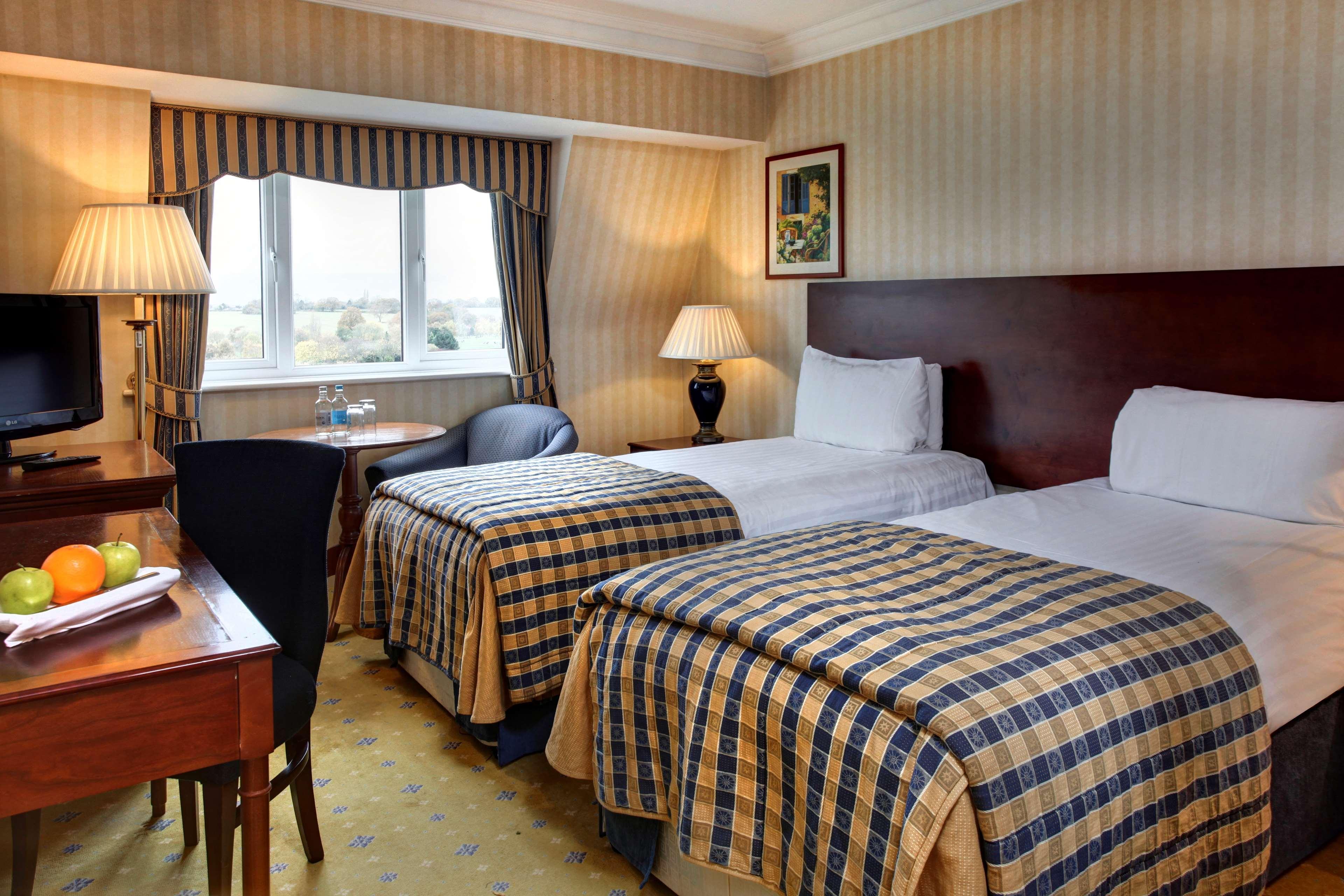 Windmill Village Hotel, Golf Club & Spa, BW Signature Collection Ковънтри Екстериор снимка