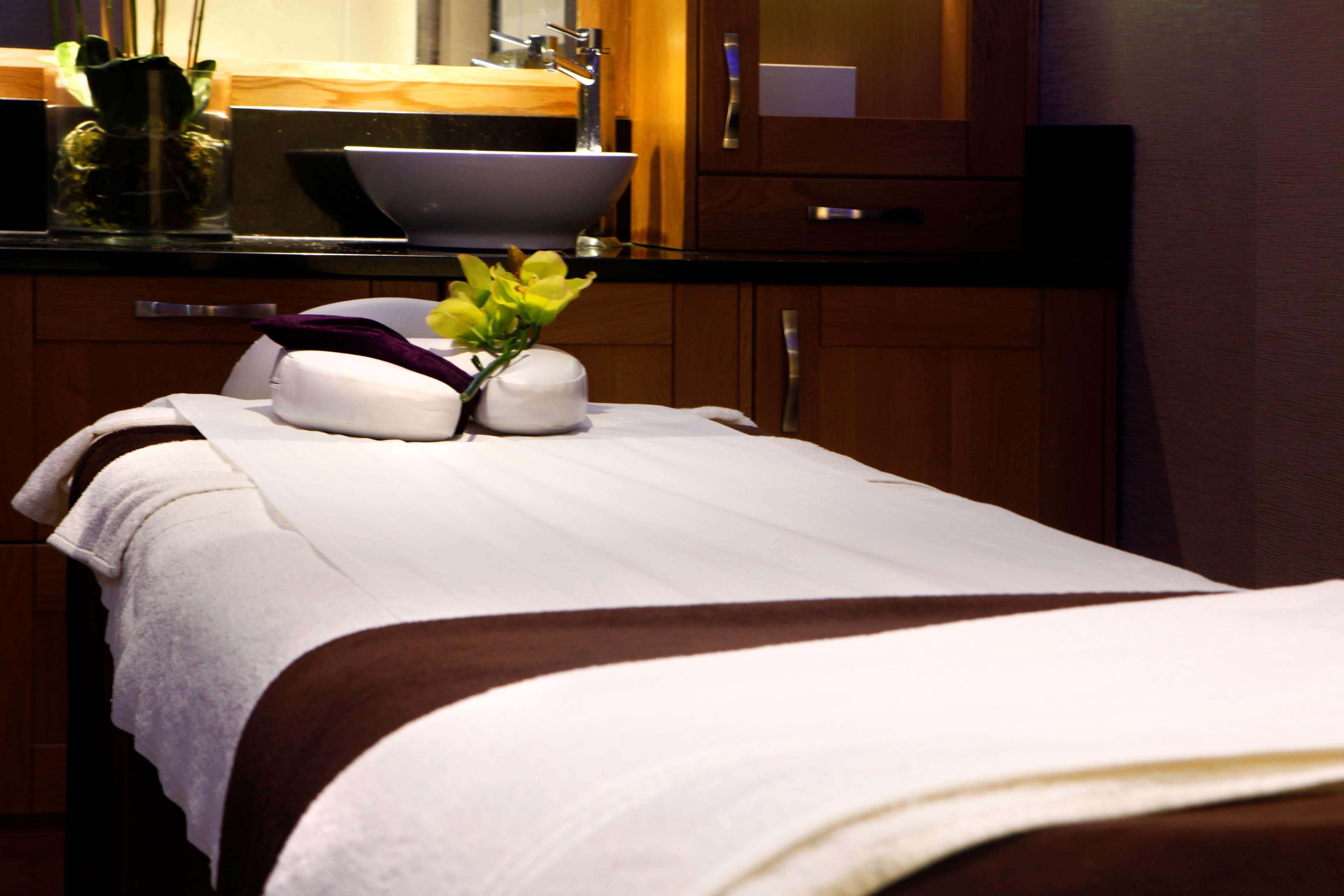 Windmill Village Hotel, Golf Club & Spa, BW Signature Collection Ковънтри Екстериор снимка