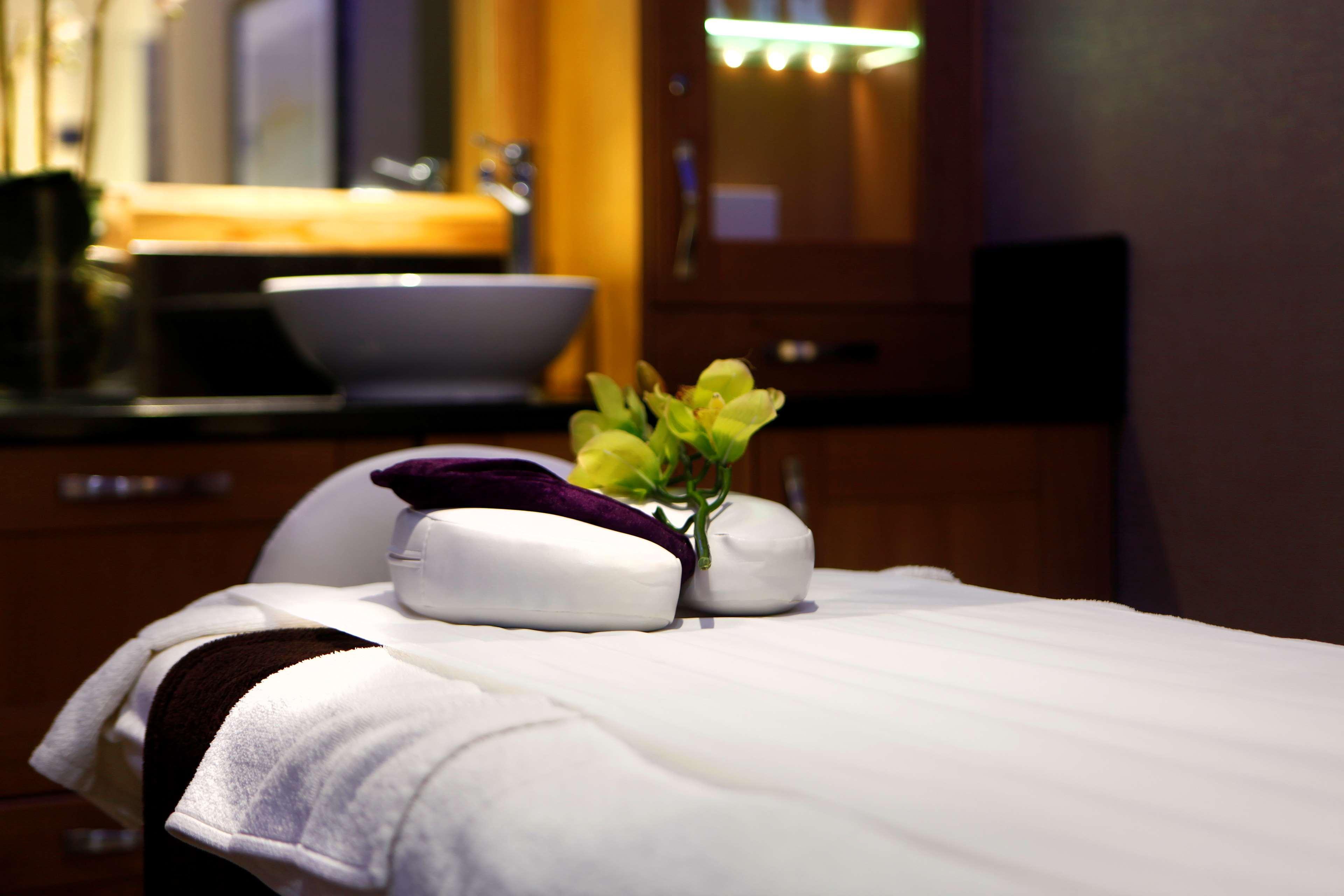 Windmill Village Hotel, Golf Club & Spa, BW Signature Collection Ковънтри Екстериор снимка