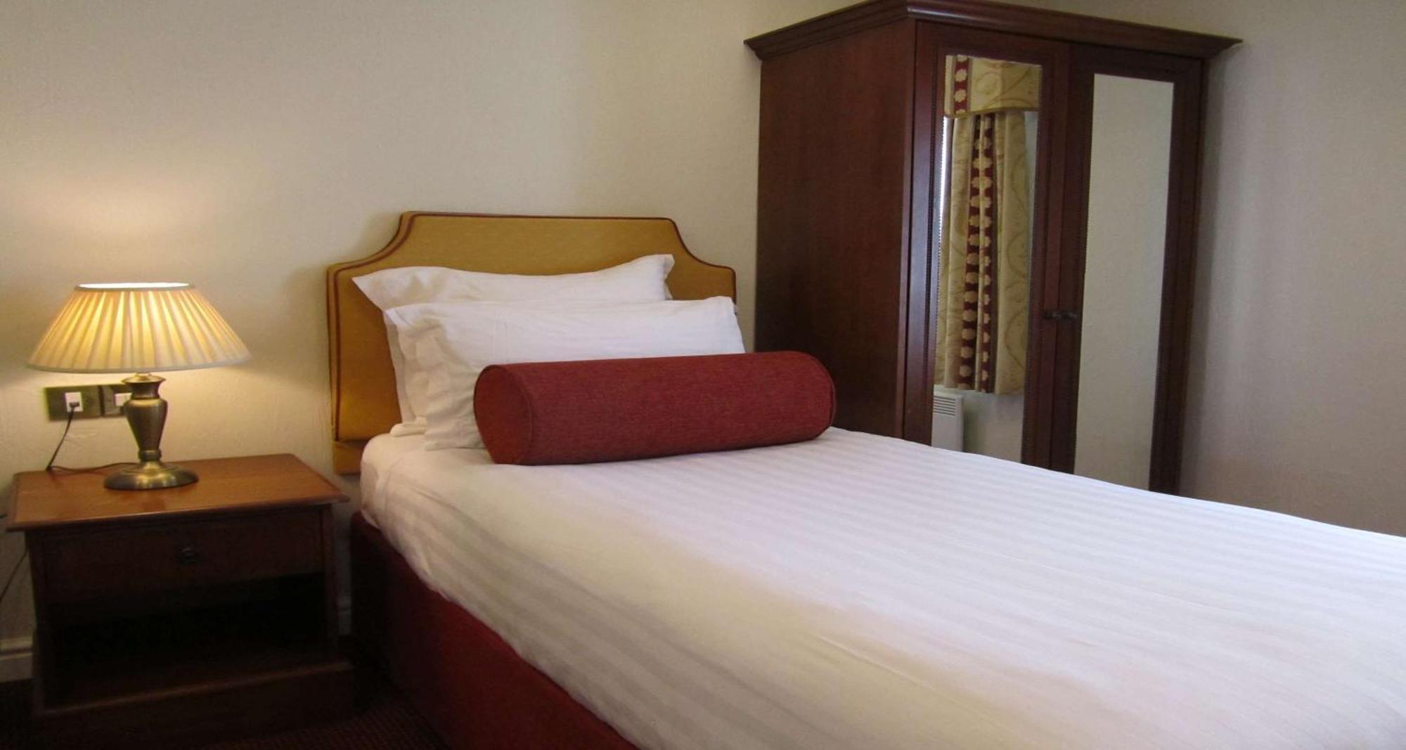 Windmill Village Hotel, Golf Club & Spa, BW Signature Collection Ковънтри Екстериор снимка