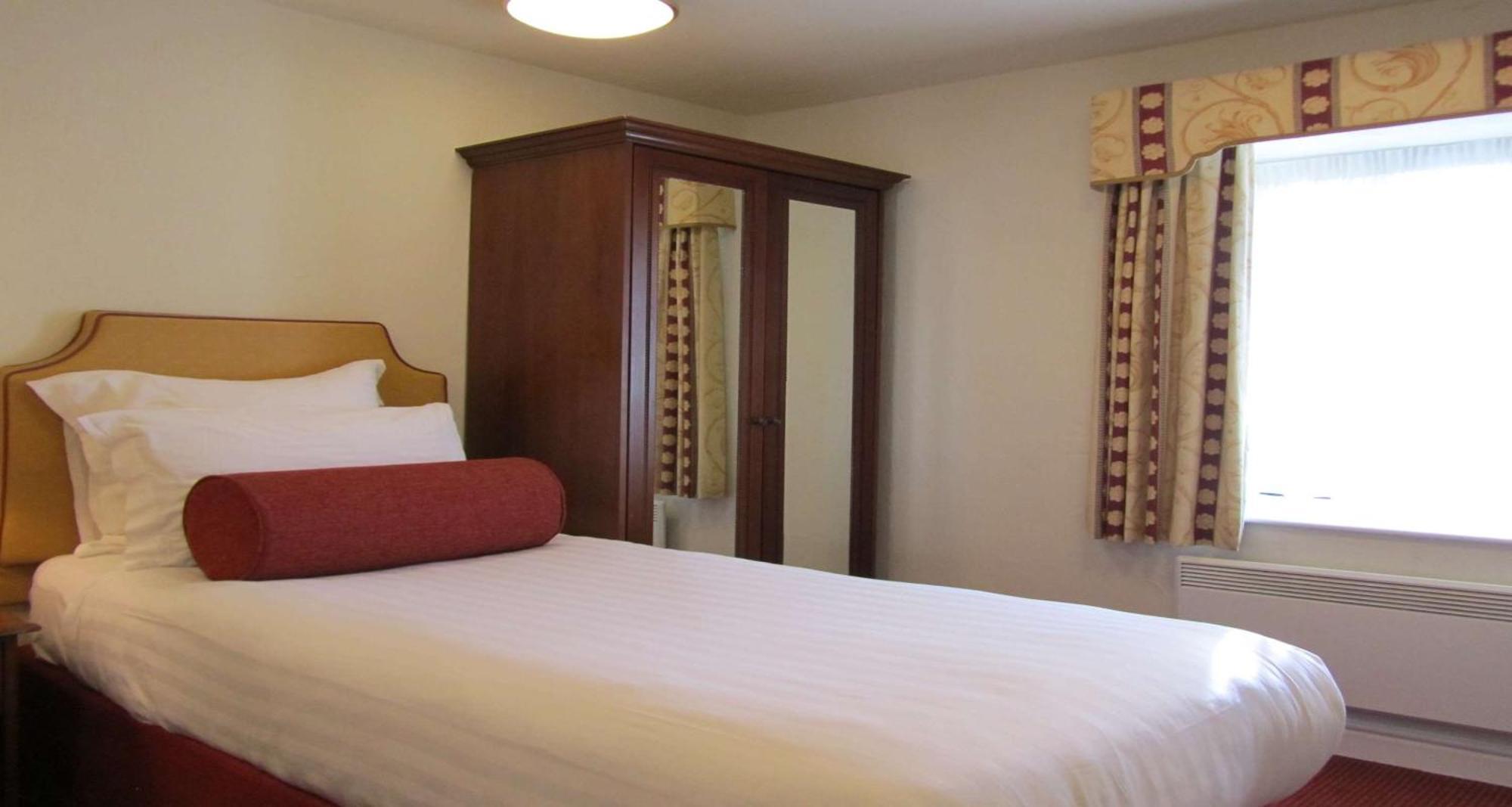 Windmill Village Hotel, Golf Club & Spa, BW Signature Collection Ковънтри Екстериор снимка